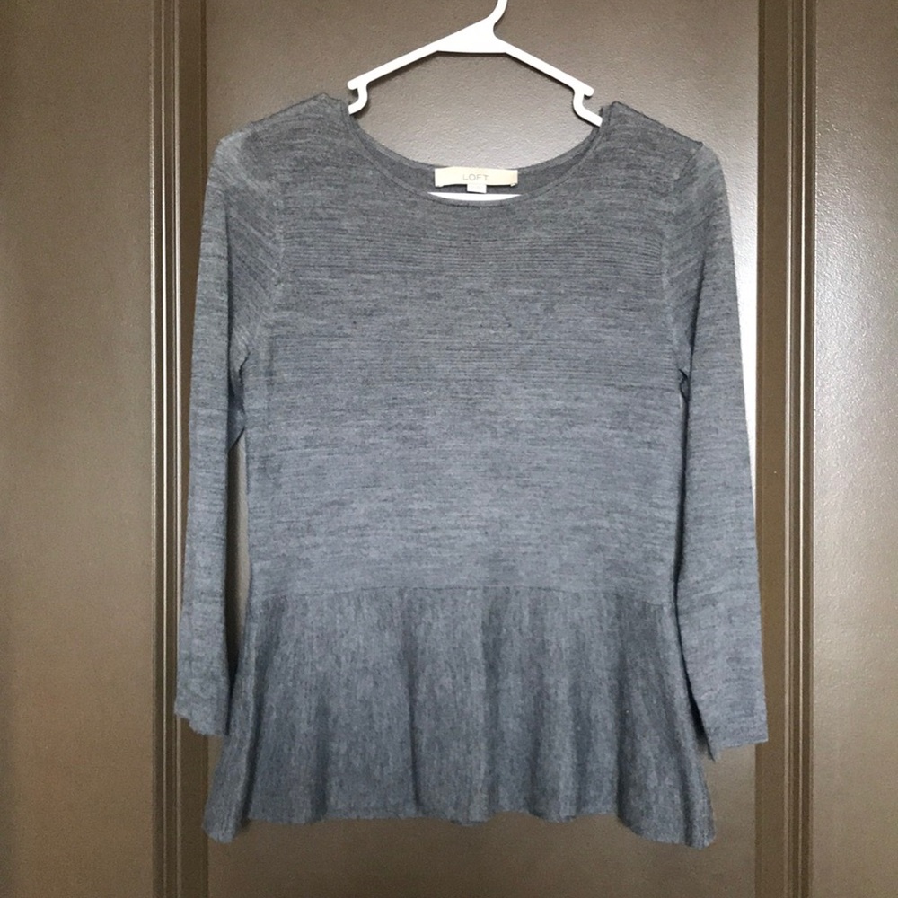 Gray lightweight 3/4 sleeve sweater